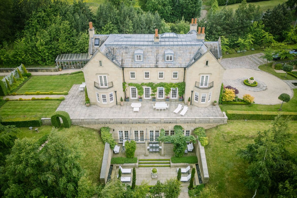 Large luxury country house to rent for weekends, with indoor swimming pool